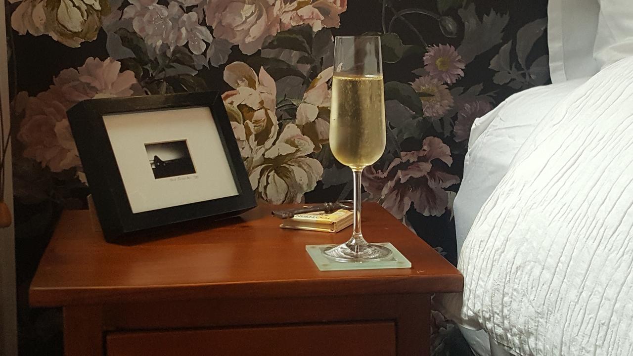 Sequoia Steps Bed & Breakfast New Plymouth Bagian luar foto